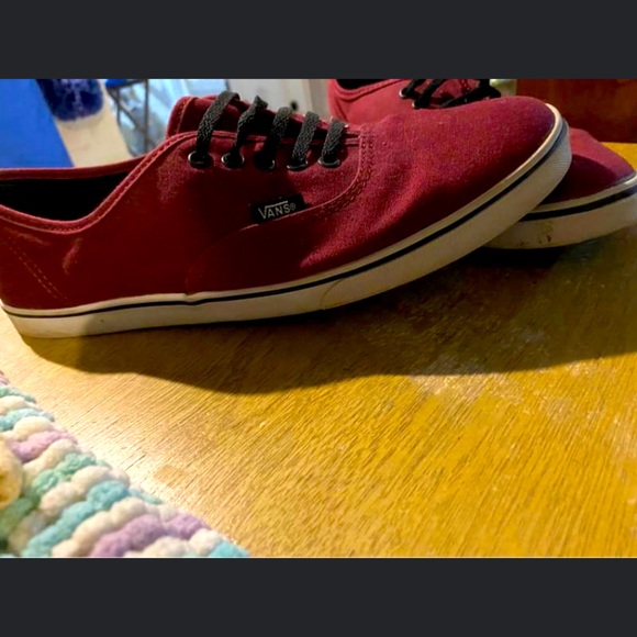 vans authentic lo pro size 9